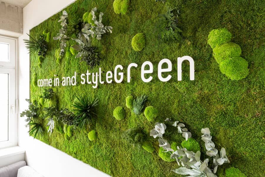 styleGREEN Infividual Mooswand mit Pflanzenhighlights Detailaufnahme